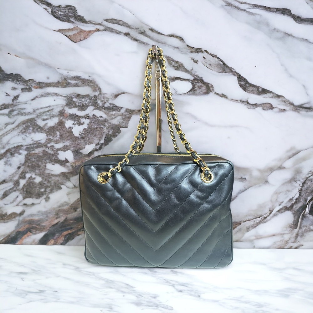 CHANEL CHEVRON lambskin shoulder/handbag - Picture 6 of 14